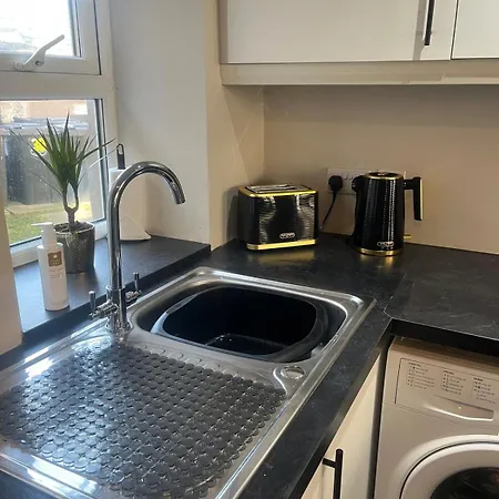 Mint - Pet Friendly House In * كندال